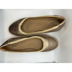 Clarks Collection Women's Gold Perforated Ballet Flats Shoes Size 8
